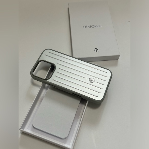 Rimowa Iphone Case Aluminum For Iphone 16 Pro Max - Picture 4 of 6
